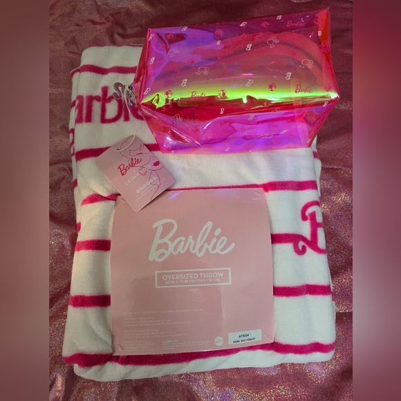 Barbie Bundle! Oversized throw and cosmetic bag! NWT! - Picture 6 of 14